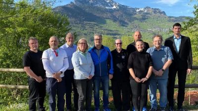 Foto: Mirjam Schneider/SSV / Die neuen ISSF Target Sprint-Kampfrichter mit Ralf Jaep (5.v.l.)